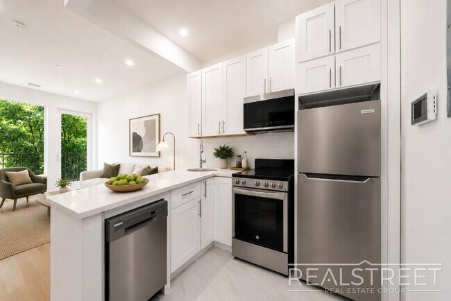 Photo - 2 Bed/ 2 Bath Penthouse Private roof deck Unit 4F