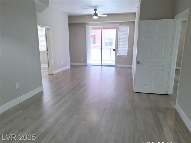 Photo - FABULOUS 2 BED, 2 BATH PARK AVENUE CONDO Unidad 209