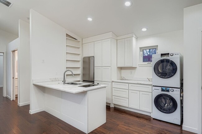 Photo - 2290 Nicholl St E