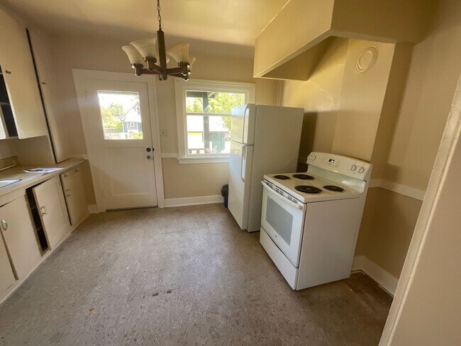 Photo - NewB BH T 1344-1346 Humboldt Unit 1346