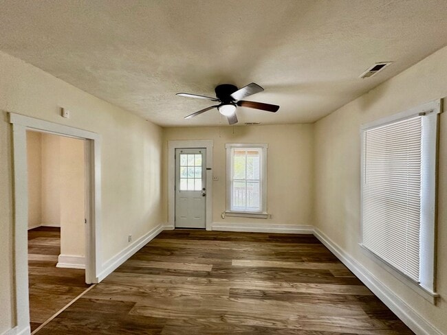 Photo - Nicely finished 2 bedroom bungalow