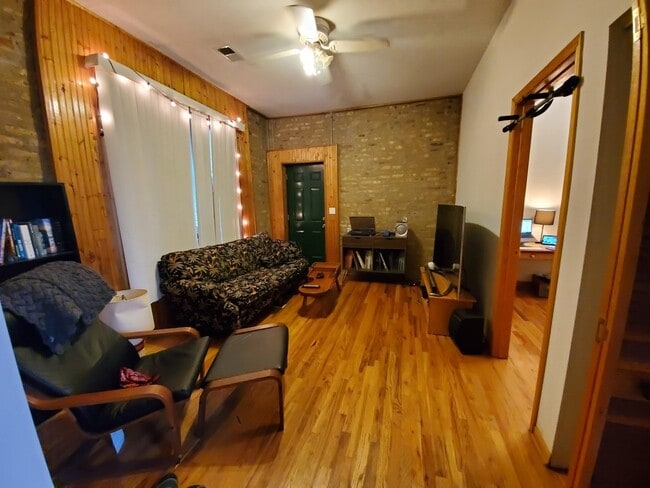 Building Photo - 2048 N Western Ave Unit 2R