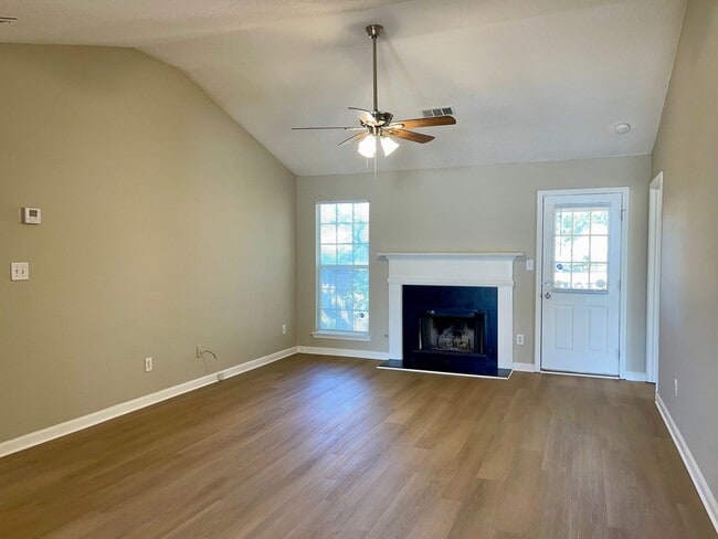 Photo - Remodeled  3 Bed/2 Bath Home in a Quiet bu...