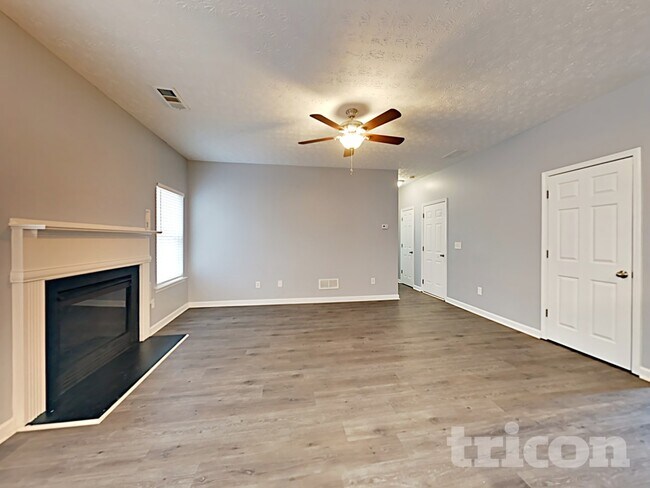 Photo - 422 Norton Xing