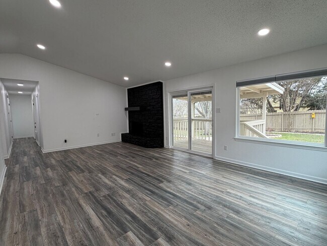 Photo - Renovated 4/2 in Beautiful Lago Vista Location