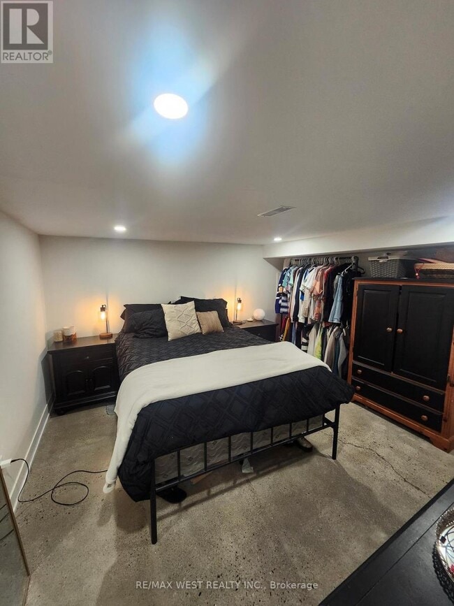 Photo - 967 Dovercourt Rd