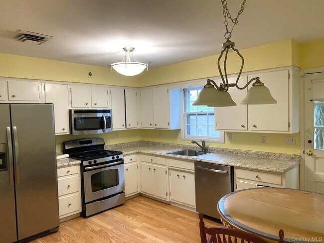 Photo - 100 Kings Ave