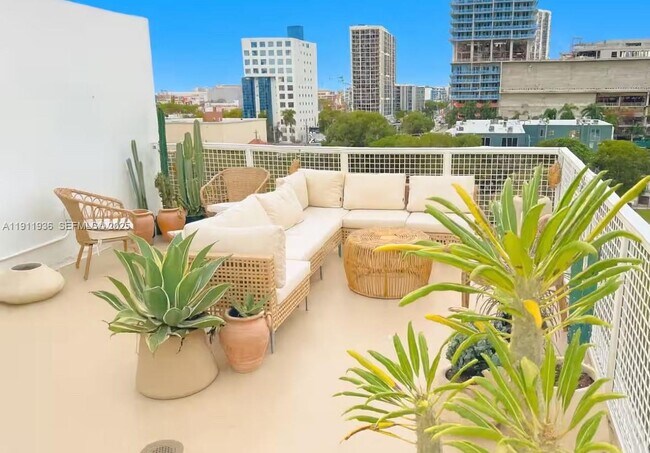 Building Photo - 481 NE 29th St Unit 701