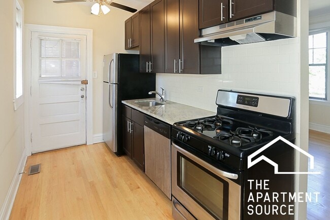 Building Photo - 3620 N Marshfield Ave