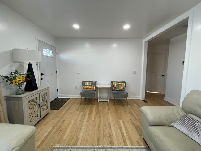 Living Room - 11 Raymond Pl