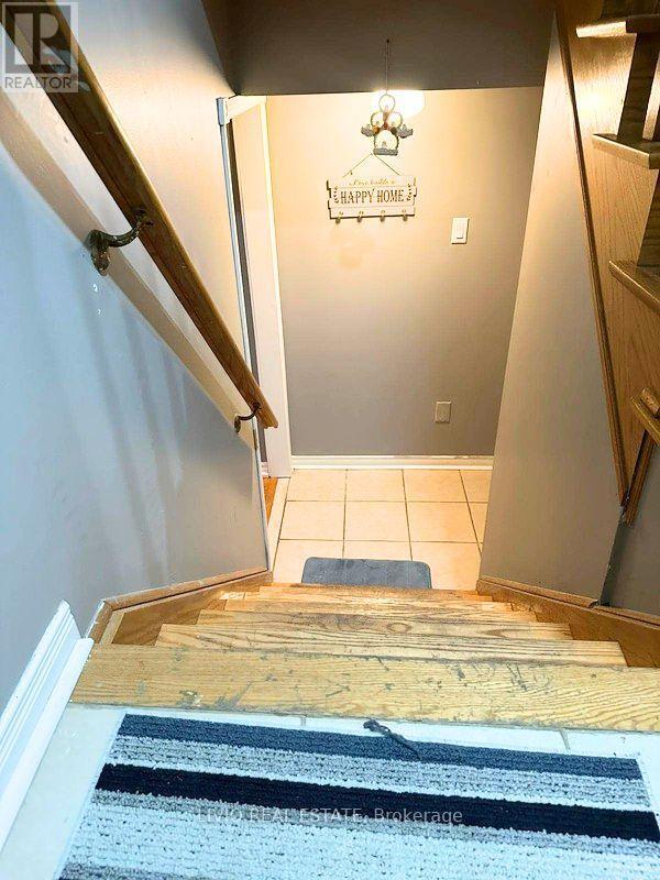 Photo - 55 Peachleaf Crescent