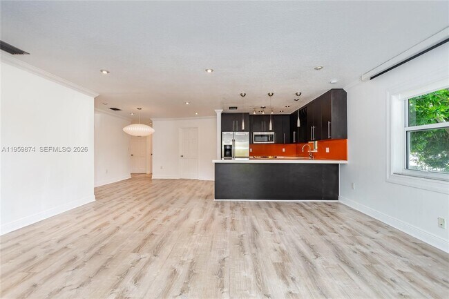 Photo - 1300 71st St