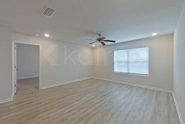 401 Monarch Ln