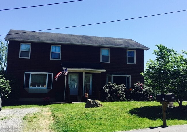 Building Photo - 3 Bedroom 1.5 Bath Duplex Rental