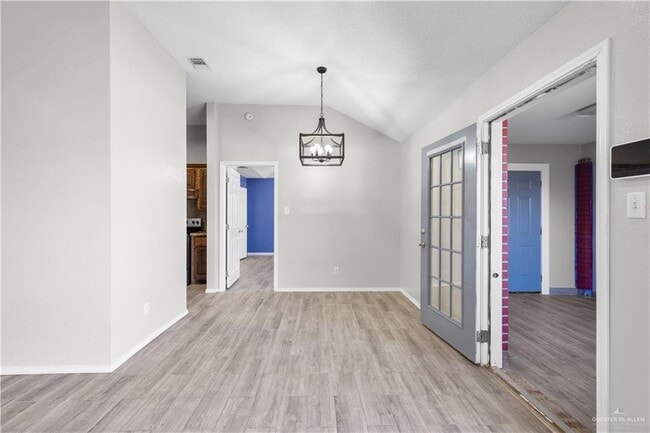 Photo - 37 E Xenops Ave