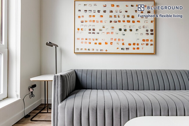 Photo - 61 W Erie St Unidad SI FL4-ID1409