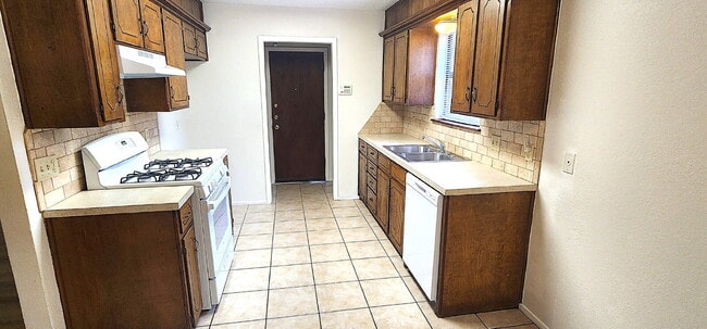 Beautifully updated 3/2/2 in the Meadows -Modern Updates & Flexible Living Space!
