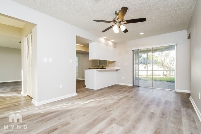 Photo - 3929 Oak Hammock Dr