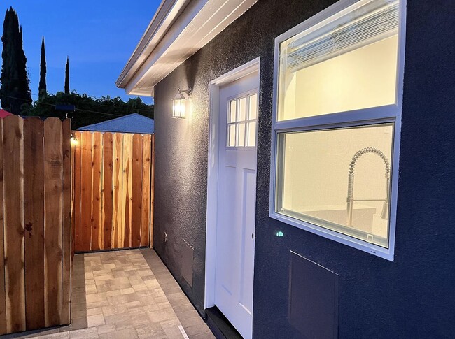 Photo - 5246 Canoga Ave