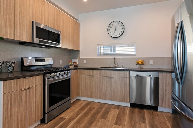 Photo - 13536-13538 Vanowen St