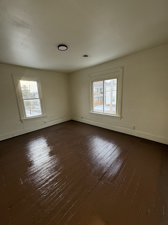 Photo - 31 Nutt Ave Unit B