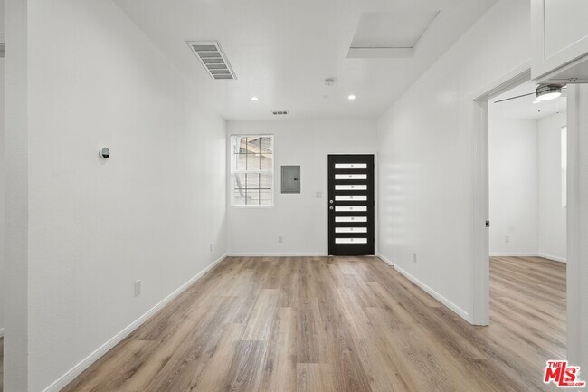 Building Photo - 5017 Cimarron St Rental