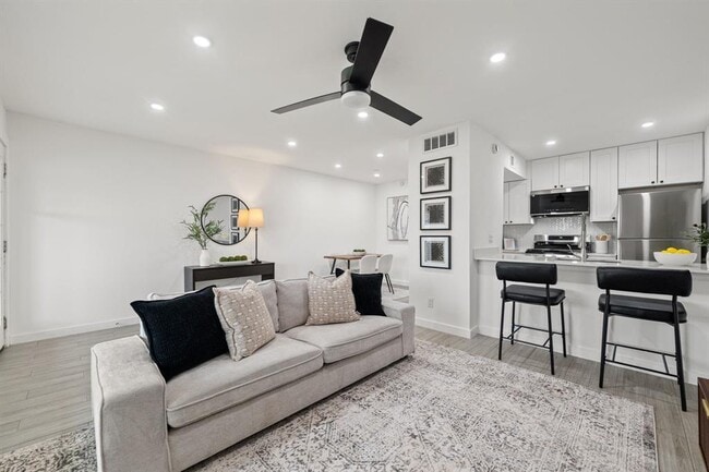 Photo - 5911 Sheridan Ave Unit B209