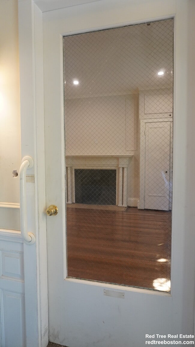 Photo - 1712 Beacon St Unit 3-bed 1-bathU1 Brookline