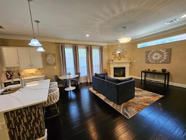 Photo - 4931 Homer St