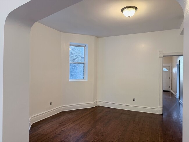 Photo - 1471 W Erie St Unit Apt 1