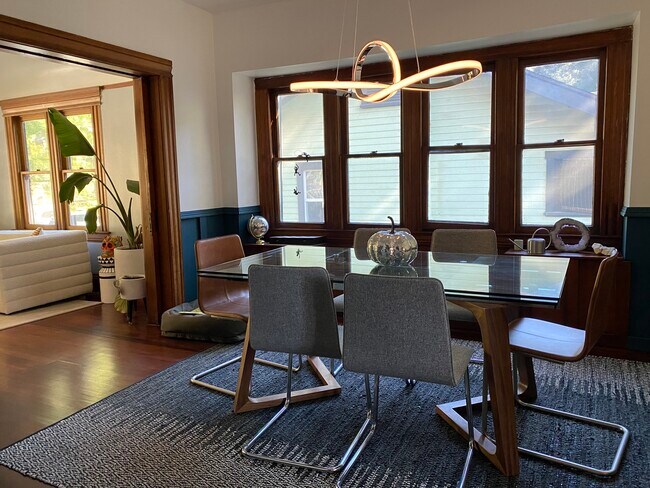 Shared Dining Room - 13514 Bailey St Unidad 1