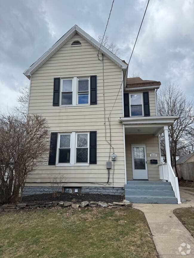 Building Photo - CHEVIOT:  Adorable 3 bed 1.5 bath 2 story ... Rental