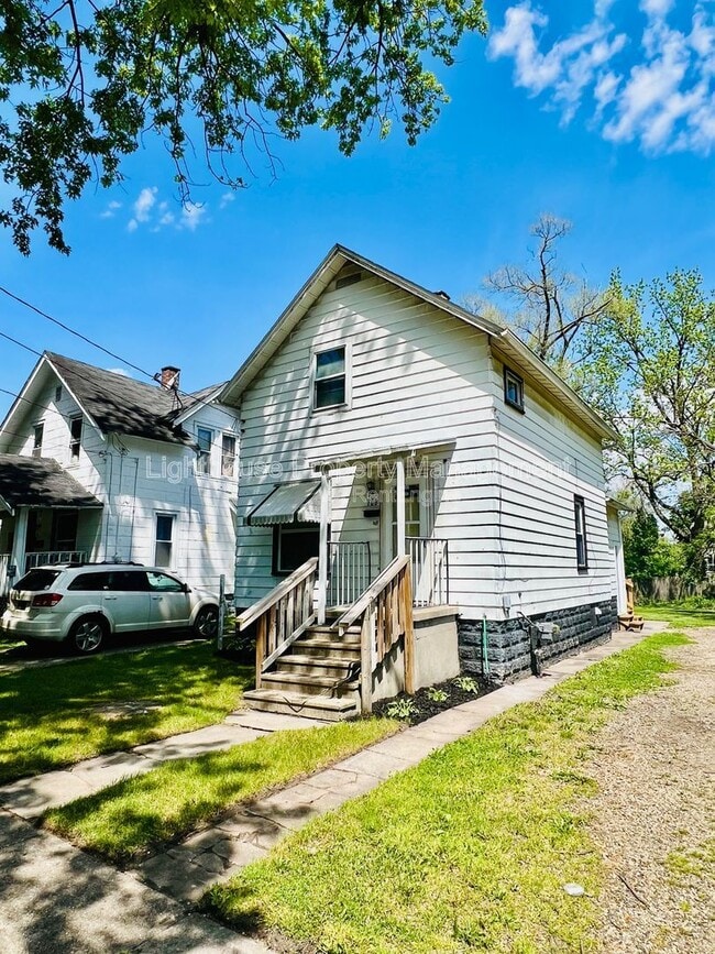 Photo - 708 Elizabeth St