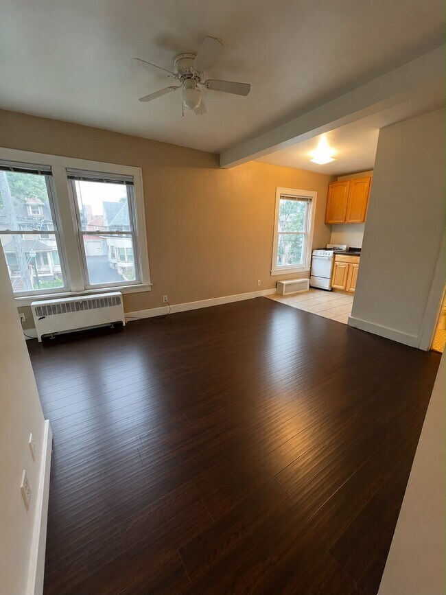 Photo - 121 N Hancock St