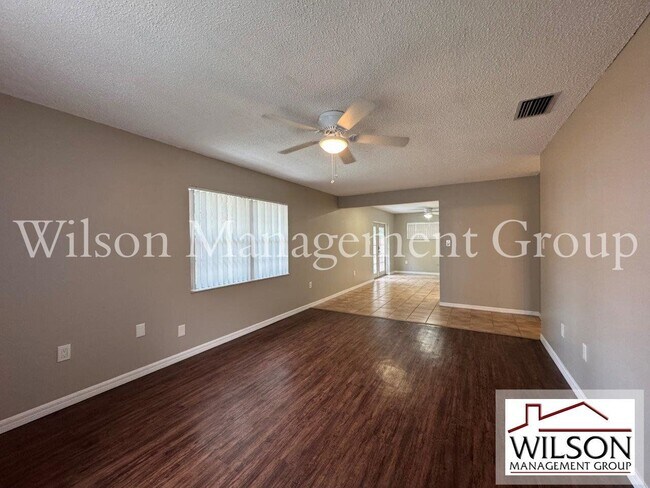 Photo - 623 Rugby St