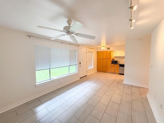 Photo - 2200 Dickson Dr Unit 123