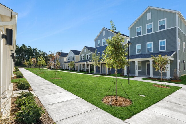 Hamlet Huntersville - Homes & Townhomes for Rent