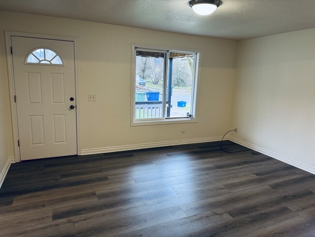 Photo - 407 Jersey St