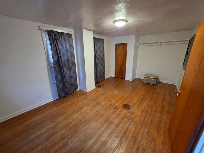 Photo - 218 W Horner St