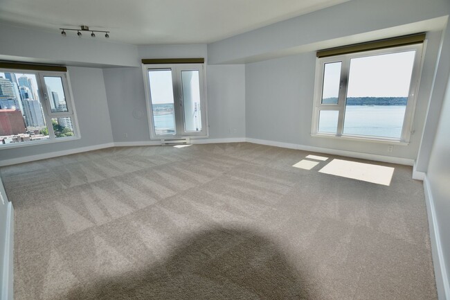 Stunning Belltown Penthouse w/ Ocean Views - Stunning Belltown Penthouse w/ Ocean Views Unit 2601