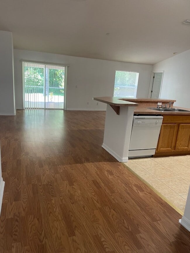 Photo - 51 Fordham Ln