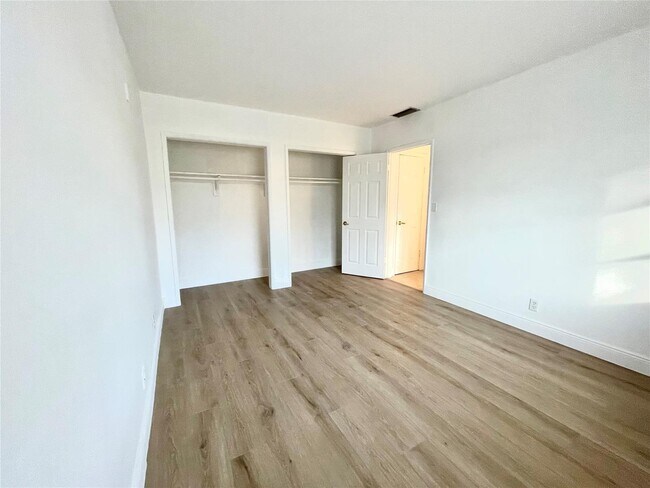 Photo - 4071 N Dixie Hwy Unit 20