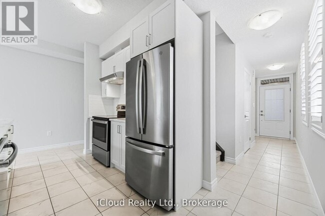 Photo - 445 Ontario St S