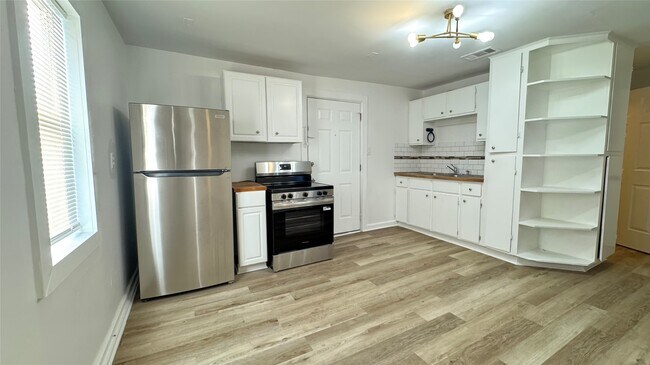 Photo - 105 Clear Lake Rd Unidad C