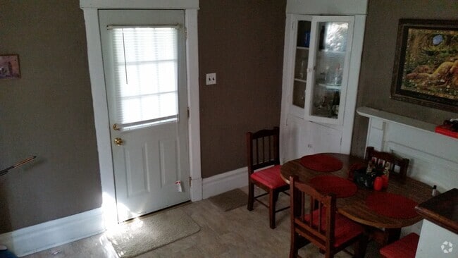 Dining Room - 671 Jones Ave Rental