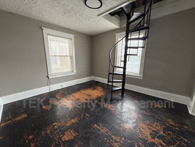 Photo - 355 Broadway