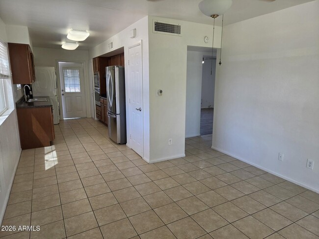 6401 E Parkview Dr