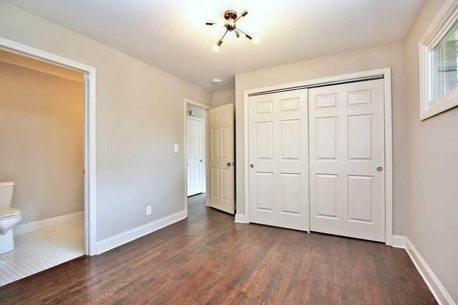 Photo - Impeccable 2 Bedroom, Fully Renovated in N...