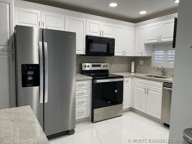 Building Photo - 9420 S Hollybrook Lake Dr Unit 102