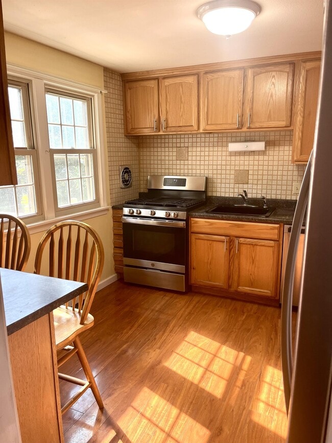 Photo - 385 Hartford Ave